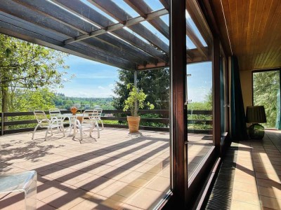 Architektenhaus mit separater Wohneinheit in Blicklage