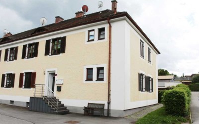 Charmante, renovierte 3-Zimmer-Wohnung mit Garten, Gartenhäuschen und Garage