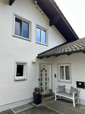Freistehendes Einfamilienhaus mit großem Grundstück
