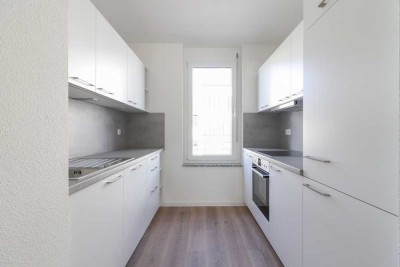 Großzügiger Wohnkomfort mit moderner Markenküche und Loggia – Ihr neues Zuhause wartet!