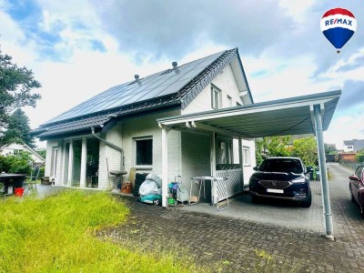 Modernes Einfamilienhaus in ruhiger Natur mit großem Grundstück und Carport