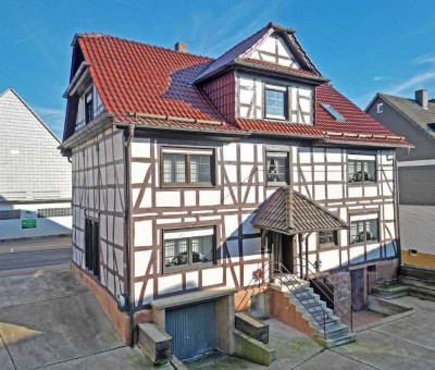 Freies, geräumiges Wohnhaus mit Scheune in zentraler Ortslage von Großenritte