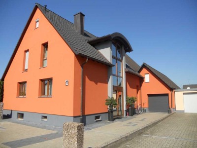 Top ausgestattete Wohnung, in Zweifamilienhaus, mit Blick über Rülzheim