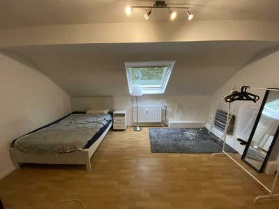 gemütliche, möblierte DG Wohnung, Nähe UNI & Fußgängerzone, , ideal für Studenten