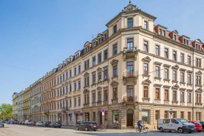Erstbezug nach Sanierung: Großzügige 2-Raum-Wohnung in zentraler Lage