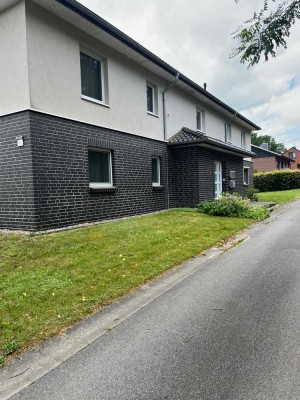 Freundliche und gepflegte 3-Zimmer-Wohnung mit Balkon und EBK in Boostedt