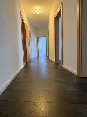 Großzügige 4-Zimmer-Wohnung mit Balkon - Perfekt für Familien oder WG, top Zustand!