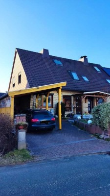 Doppelhaushälfte in ruhiger Lage mit Sommergarten