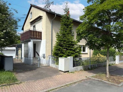 Großzügige 2-Familien-Doppelhaushälfte mit Sanierungsbedarf