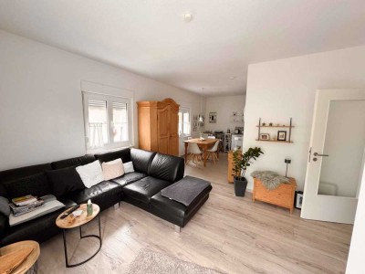 Sehr schöne helle 2-Zimmer-Wohnung mit Balkon