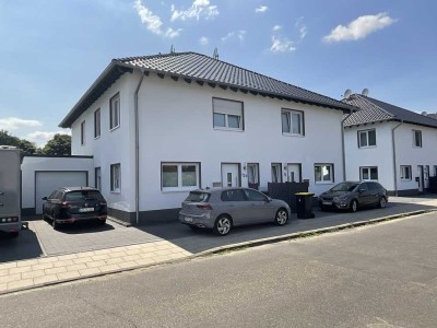 Neubau-Doppelhaushälfte aus 2023, KFW 40 in Euskirchen-Wüschheim/Großbüllesheim mit Top Ausstattung