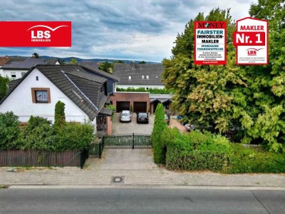Für Familien & Investoren: In Toplage - Großzügiges Zweifamilienhaus mit Büro, Garagen & Bauplatz..