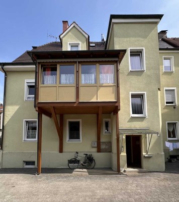 Mehrfamilienhaus mit genehmigtem DG-Ausbau in Augsburg-Lechhausen
