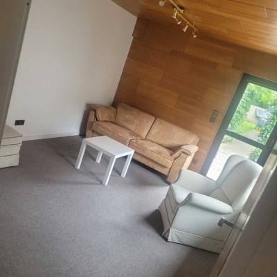 Kleines möbliertes Haus