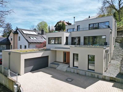 Luxuriös. Lichtdurchflutet. Lebensnah. - Design-Villa mit Panoramablick!