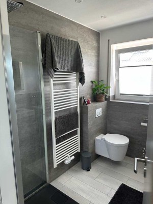 Attraktive und sanierte 2-Zimmer-Wohnung mit gehobener Innenausstattung mit EBK in Hardt