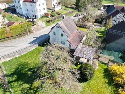 Sanierungsobjekt mit großem Grundstück in Idstein-Heftrich