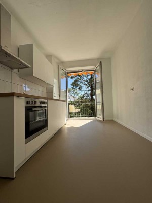 Erstbezug nach Sanierung mit Einbauküche und Balkon: stilvolle 2-Zimmer-Altbau-Wohnung in Neckarau