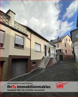 Einladendes Reihenmittelhaus mit Terrasse und Potenzial in zentraler Lage