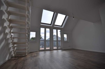 **Eigennutzer aufgepasst** Lichtdurchflutete 2-Raum Wohnung mit schönem Balkon und Tiefgarage