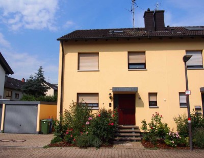 Ettlingen-Stadt gepflegte DHH mit Garage ca. 143qm ab 01. 12. provisionsfrei von Privat