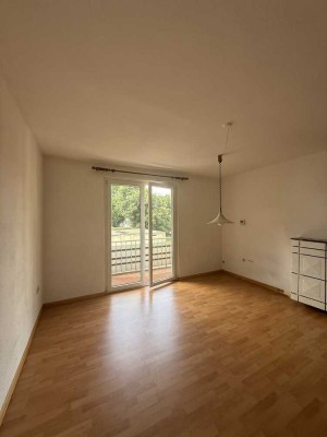 Vollständig renovierte Wohnung mit vier Zimmern und Balkon in Herne