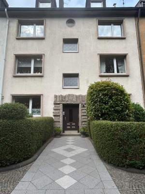 Schöne, lichtdurchflutete 3-Zimmer-Wohnung mit großem Balkon