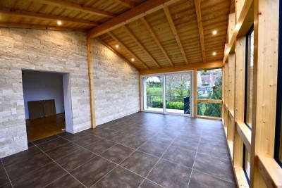 Seltene Gelegenheit: Stilvolle Gartenwohnung mit Wintergarten und Erweiterungsmöglichkeit