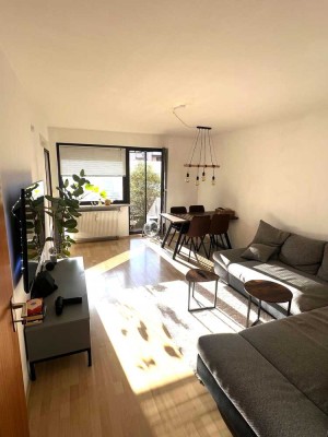 Gepflegte 3 Zimmer-Wohnung, mit großem Balkon/Terrasse und TG- Stellplatz - Nähe Arcaden