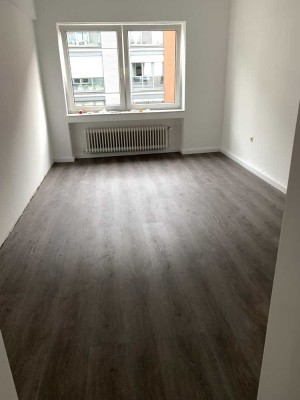 Reserviert !!! Attraktive und vollständig renovierte 2-Zimmer-Wohnung in Düsseldorf- Pempelfort