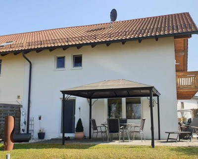 Familientraum in Isen: Gepflegte 4-Zi.-DHH mit sonnigem Garten & Blick ins Grüne – von Privat!