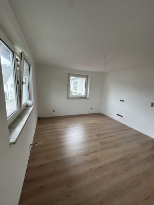 Erstbezug nach Sanierung: freundliche 5-Zimmer-Wohnung mit Einbauküche in Lonsee