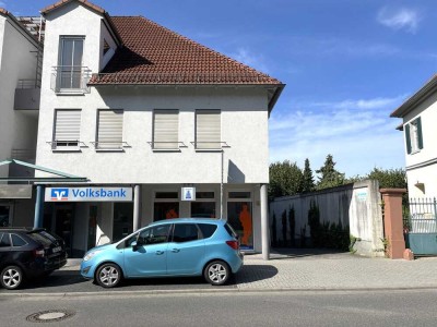 Helle 2- Zimmer - Wohnung, teilmöbliert- mit Einbauküche, Duschbad, Terrasse in Südlage