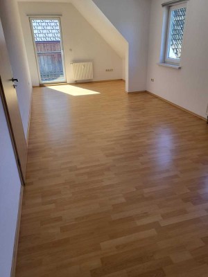 Großzügige 4-Raum-Wohnung in Schmalkalden-Asbach – mit neuer Einbauküche, 2 Bädern & Balkon!