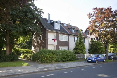 Individuelle Dachgeschloss-Single-Wohnung in Lierenfeld