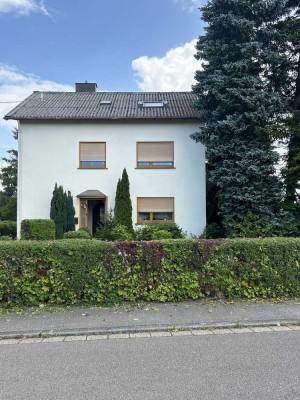 Großzügiges 1-2 Familienhaus und großem Grundstück in sehr ruhiger Lage von Schiffweiler