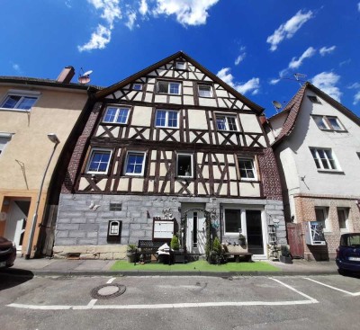 6-Familien Fachwerkhaus, als Kapitalanlage, in bestem Zustand.