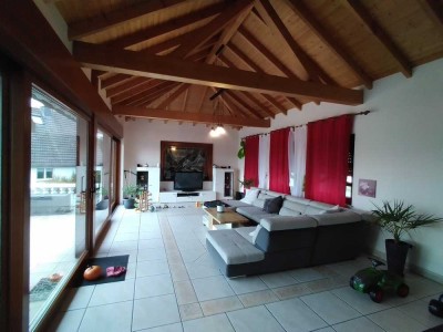 Einfamilienhaus mit Gewerbehalle