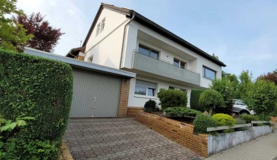 Wohnen mit Weitblick: Charmantes Haus plus großzügiges Baugrundstück