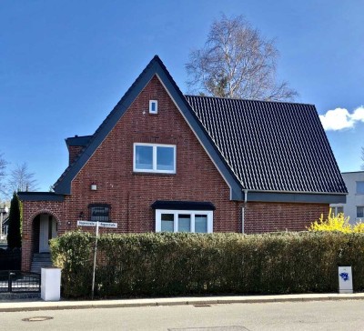 Schenefeld, sonnige 3-Zimmer-Maisonette-Wohnung mit ausgebautem Spitzboden in Zweifamilienhaus