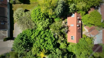 Provisionsfrei! Kernsaniertes, charmantes Einfamilienhaus mit Parkgrundstück - uneinsehbar