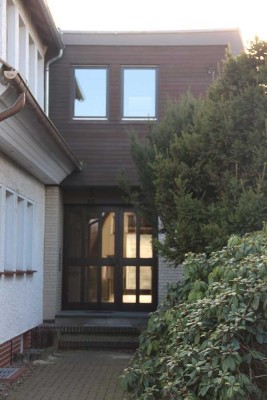 Studiowohnung voll unterkellert mit großem Garten