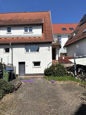 Doppelhaushälfte mit historischem Charme und Ausbaupotenzial