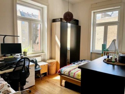 ***Individuelle 2 ZKB- Altbauwohnung, zentrale Lage***