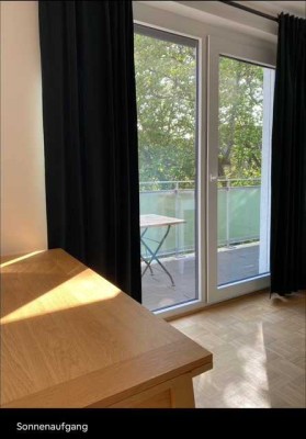 Exklusive möblierte 1,5-Zimmer-Wohnung mit lux. Innenausstattung mit Balkon und EBK