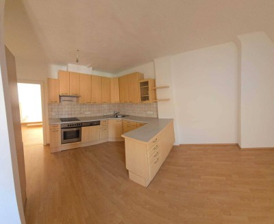 * Gepflegte ruhige Maisonette in top zentraler Lage mit Balkon und Parkplatz! *