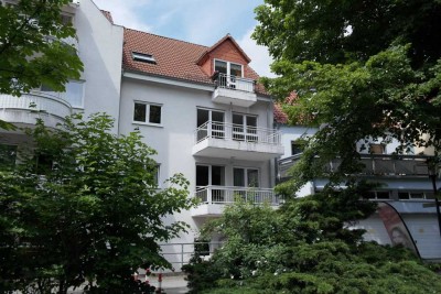 Schöne 2 Zimmer  Wohnung * Balkon * PKW-Tiefgarage *  am Schloßteich