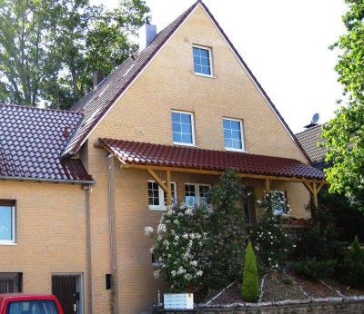 Helle 2,5-Zi-DG-Wohnung mit Einbauküche in Berg. Gladbach, Gronau