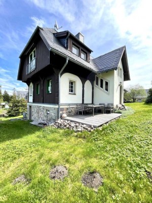 Traumhaftes Grundstück am Waldrand!
Gepflegtes Einfamilienhaus im Fachwerk-
Stil in ruhiger Lage