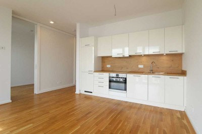 Helle 2 Zimmer mit EBK und Balkon in ruhiger Seitenstraße!